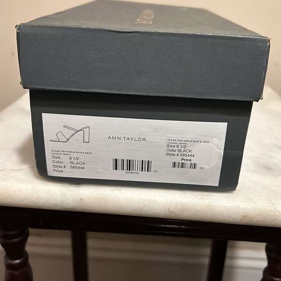 NIB Ann Taylor Two Strap Block Heel Sandal, Size 8 1/2 - Picture 6 of 6